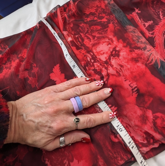 PrettyLittleThing Red and Black Dragon Long Sleeve Sexy Dress - Picture 13 of 16